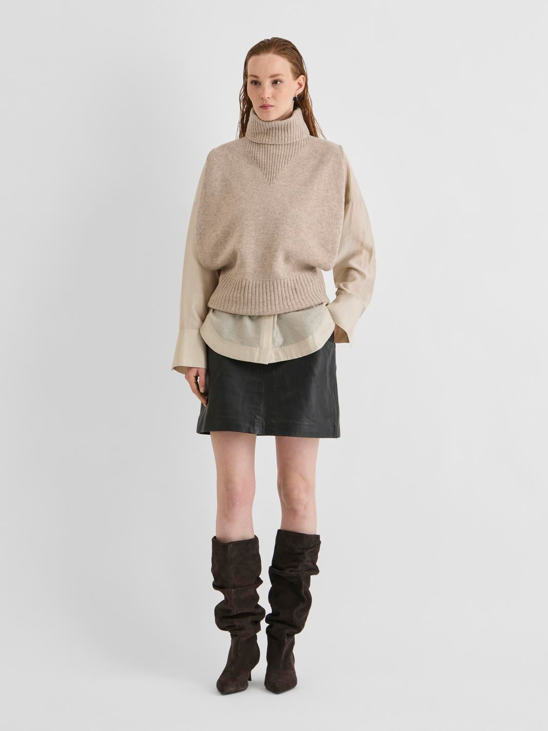 model_shot-front_full
